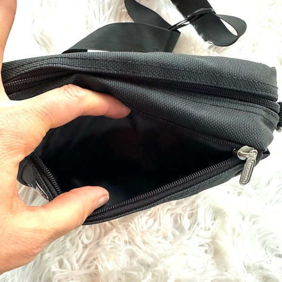 Pokemon Vintage Gameboy Game Carrying Case
Nintendo Authentic W/ Crossbody Strap - Picture 8 of 14